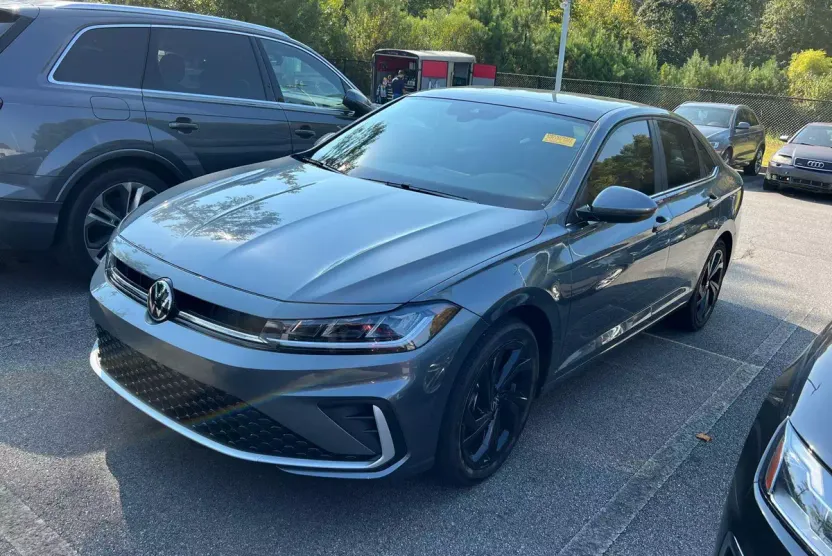 2025 Volkswagen Jetta SE photo 1