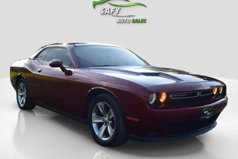2018 Dodge Challenger SXT photo 1