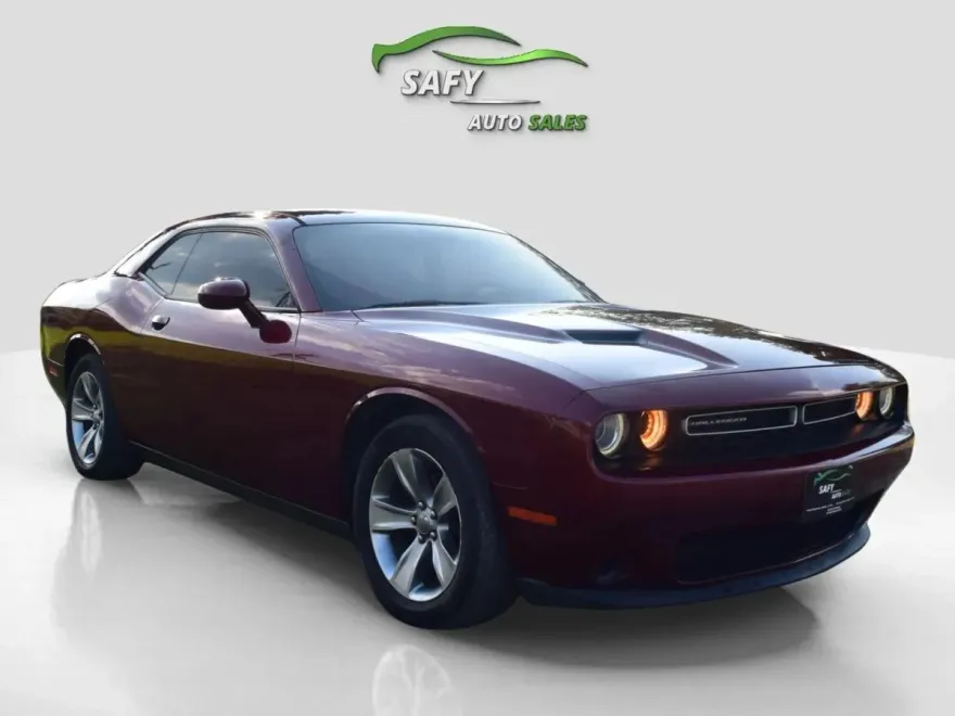 2018 Dodge Challenger SXT photo 1