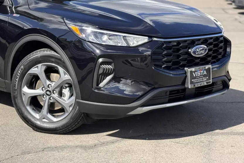 2025 Ford Escape ST-Line photo 1