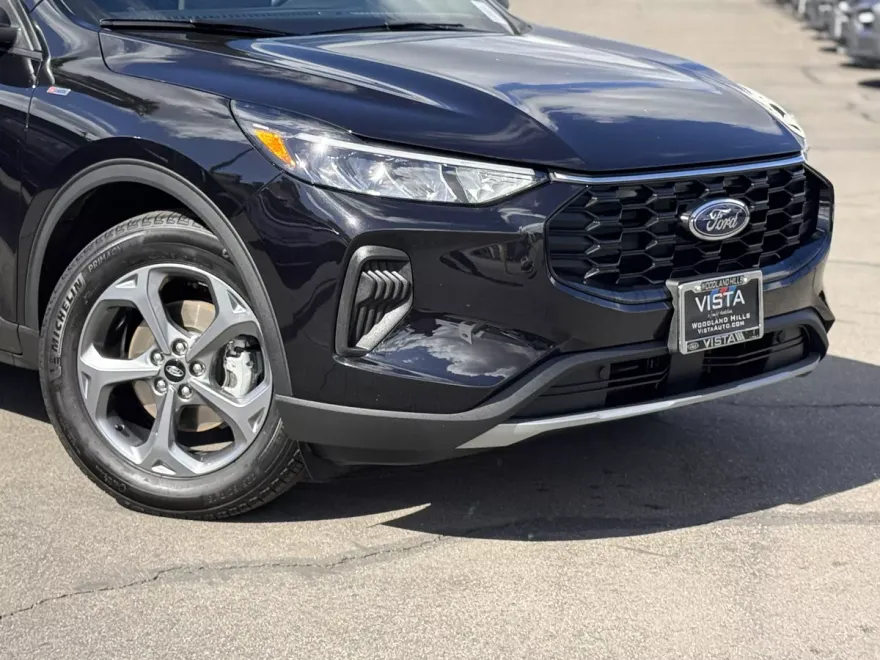 2025 Ford Escape ST-Line photo 1