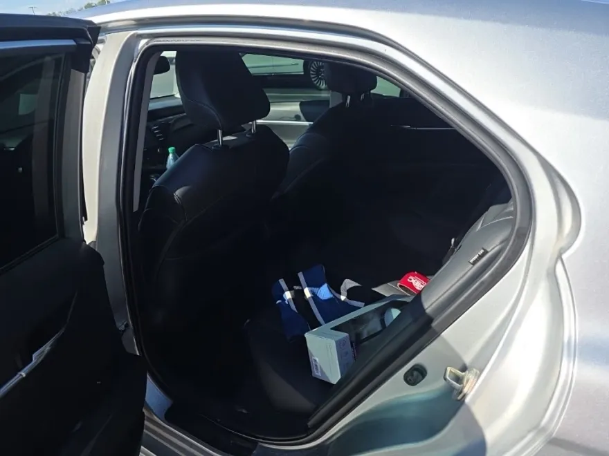 2020 Toyota Camry SE photo 1