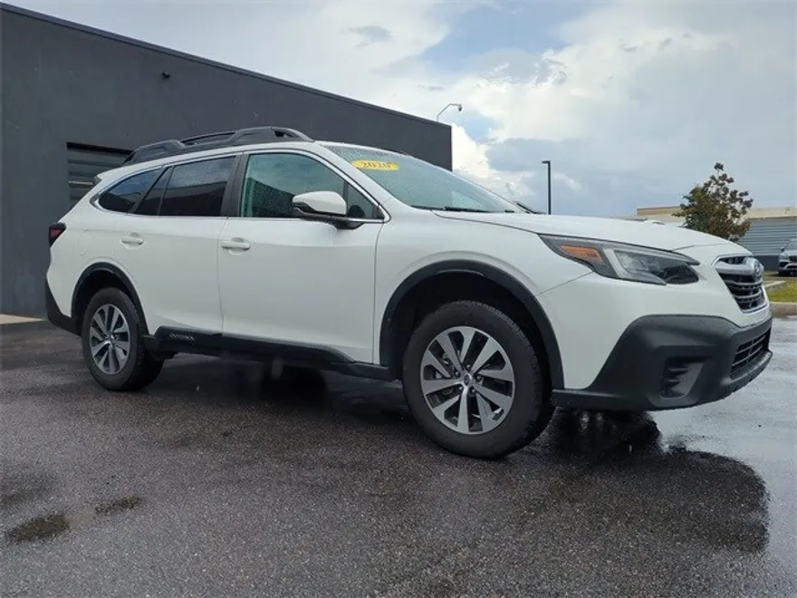 2020 Subaru Outback Premium photo 1