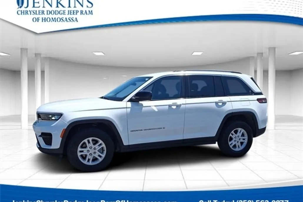 2023 Jeep Grand Cherokee Laredo photo 1
