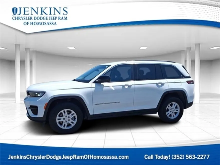 2023 Jeep Grand Cherokee Laredo photo 1