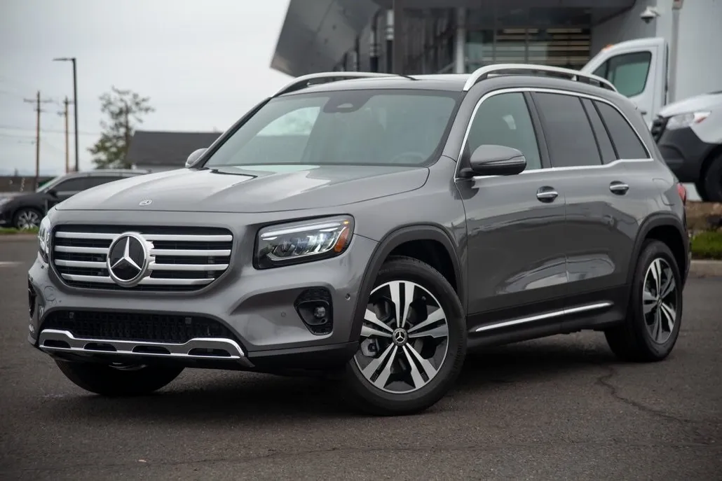 2025 Mercedes Benz GLB 250 4MATIC photo 1