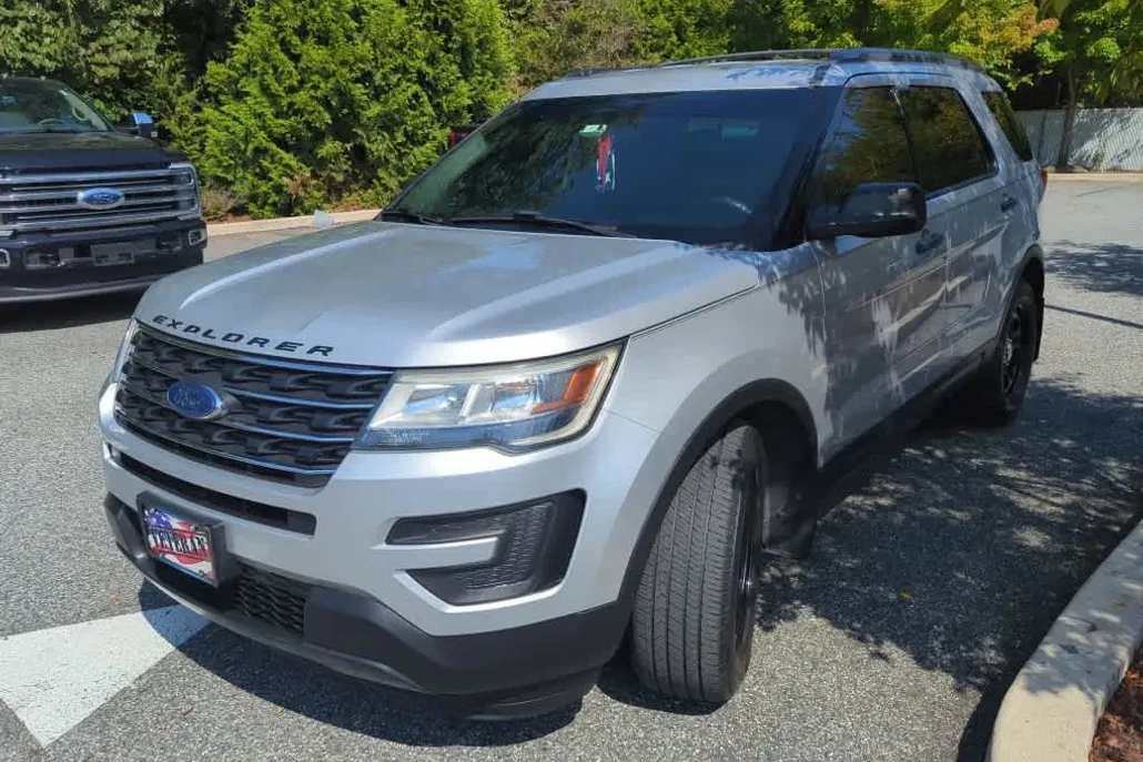 2017 Ford Explorer Base photo 1