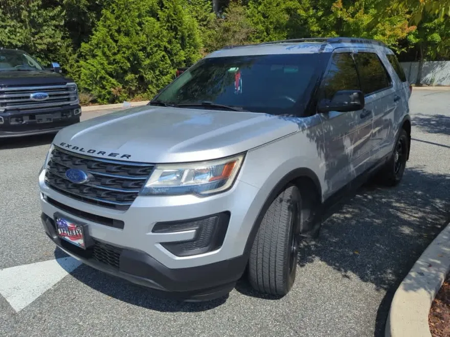 2017 Ford Explorer Base photo 1