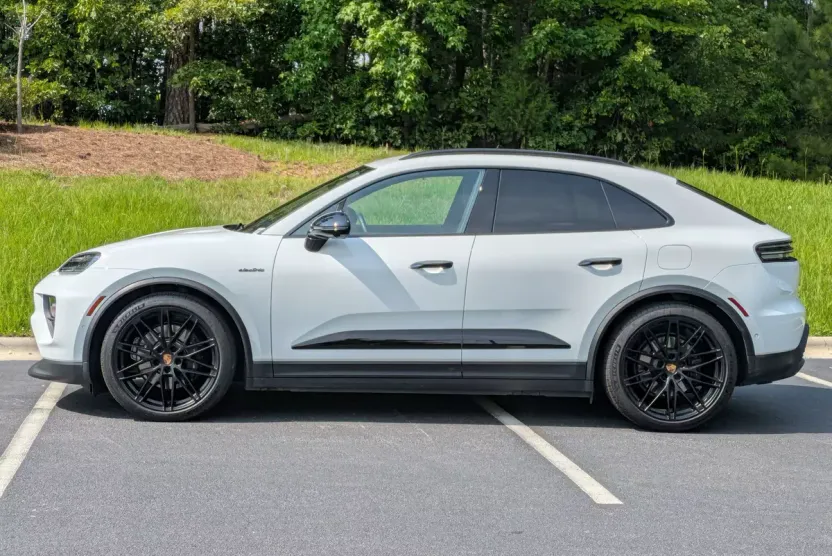 2025 Porsche Macan Electric photo 1