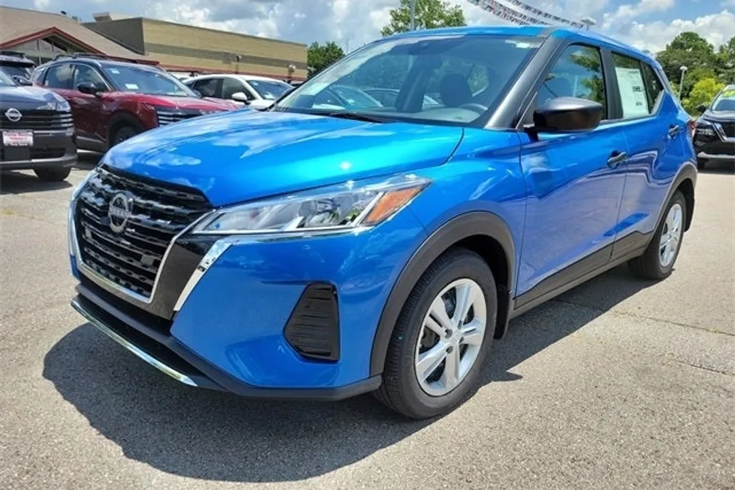 2025 Nissan Kicks Play S photo 1