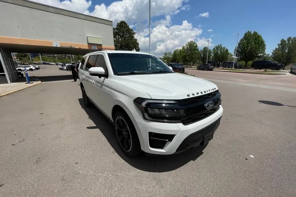 2024 Ford Expedition Limited photo 1