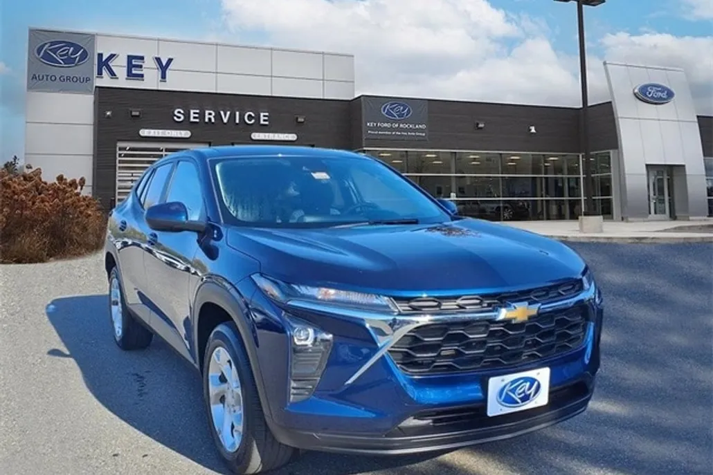 2024 Chevrolet Trax LS photo 1
