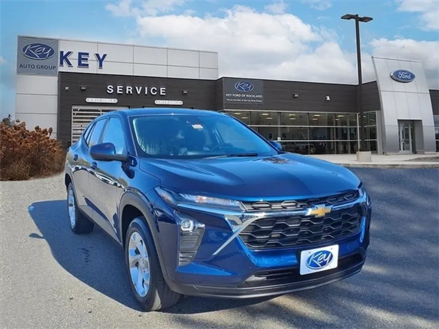 2024 Chevrolet Trax LS photo 1
