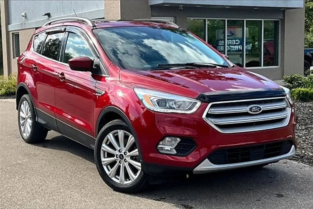 2019 Ford Escape SEL photo 1