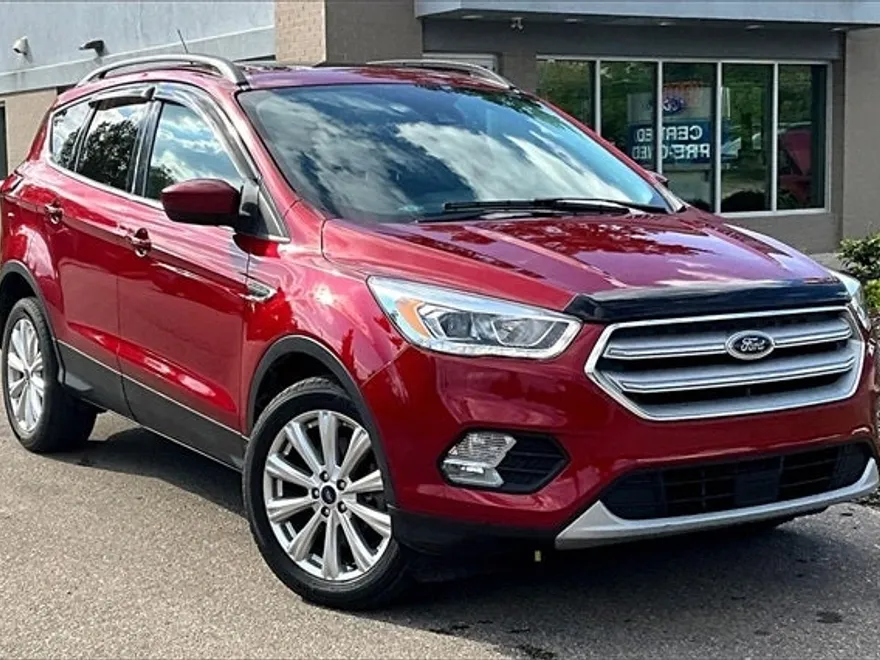 2019 Ford Escape SEL photo 1