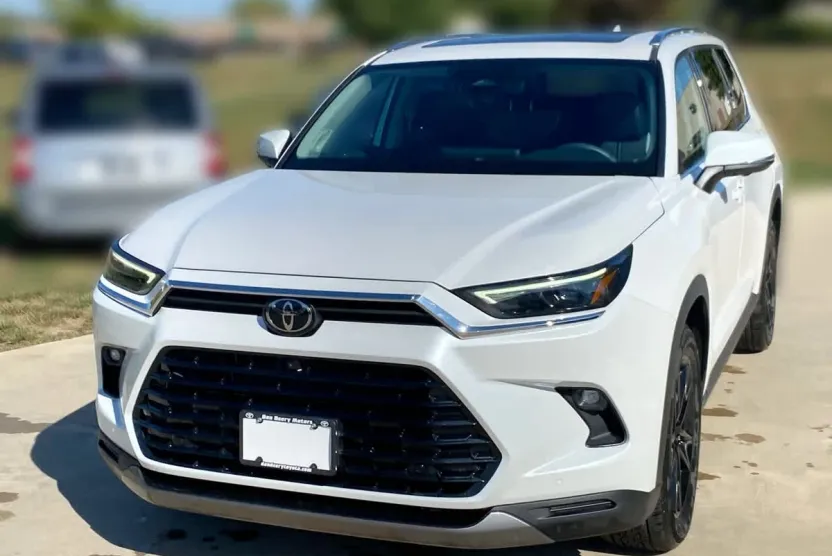2024 Toyota Highlander Hybrid Limited photo 1
