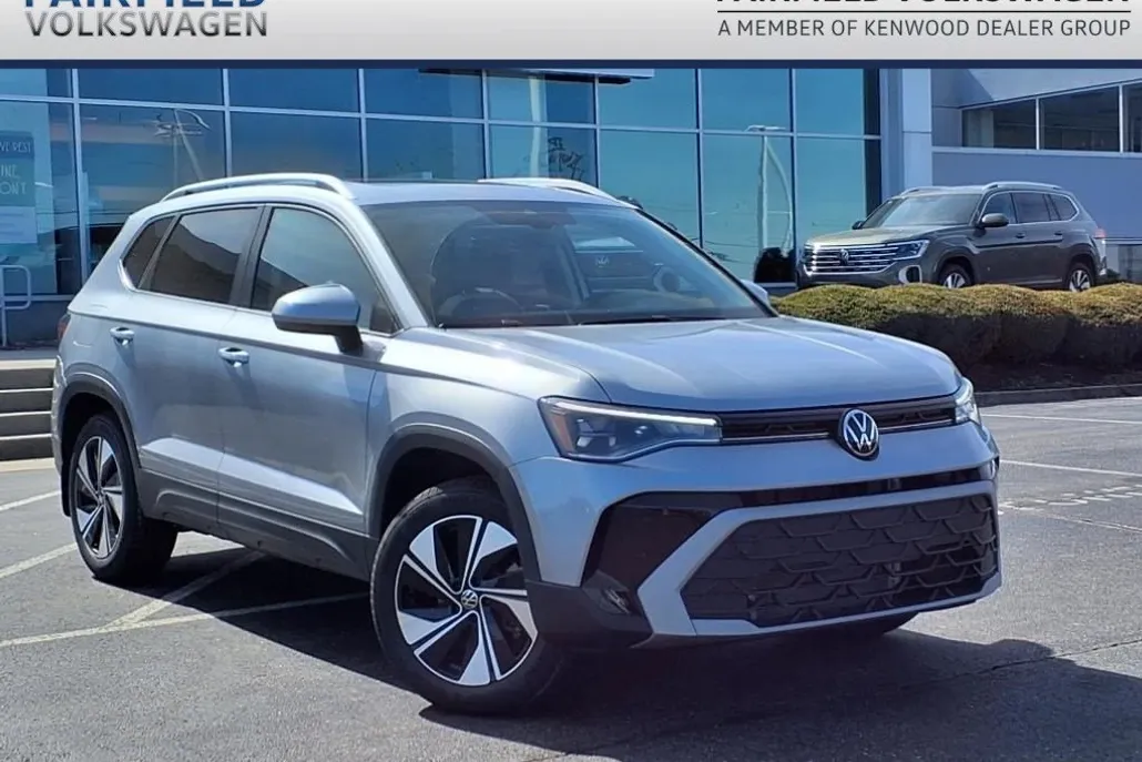 2025 Volkswagen Taos SE photo 1
