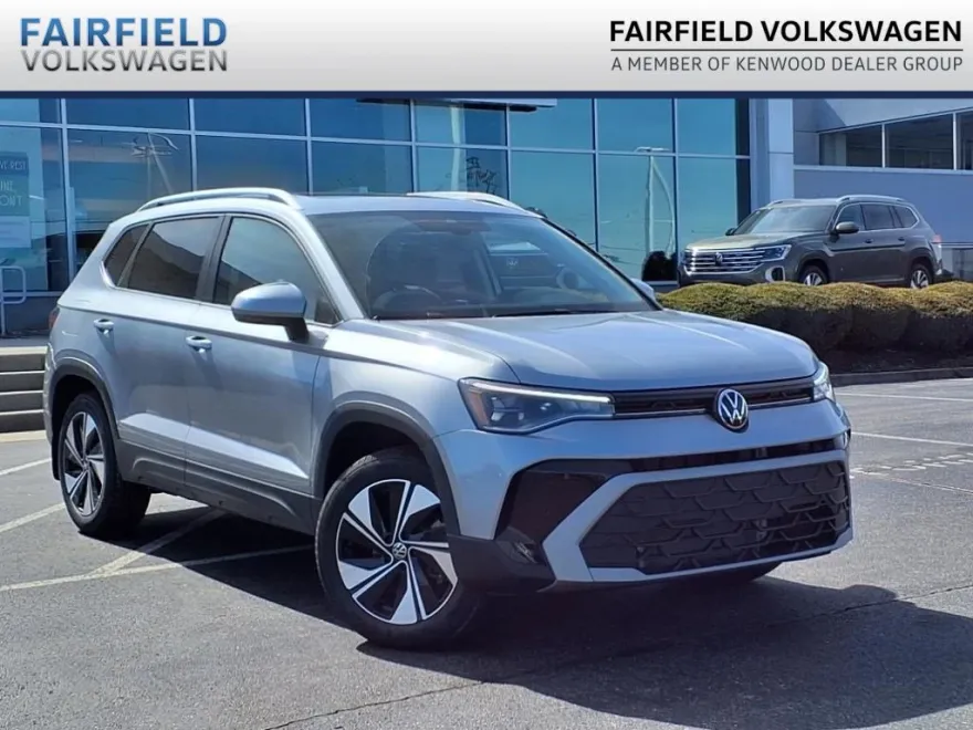 2025 Volkswagen Taos SE photo 1