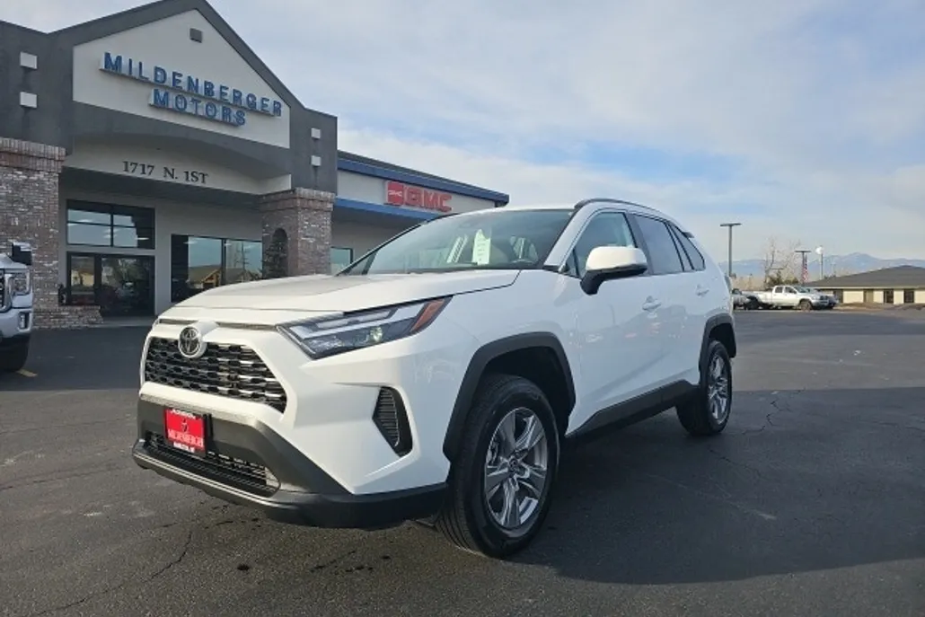 2024 Toyota RAV4 XLE photo 1