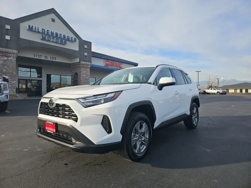 2024 Toyota RAV4 XLE photo 1