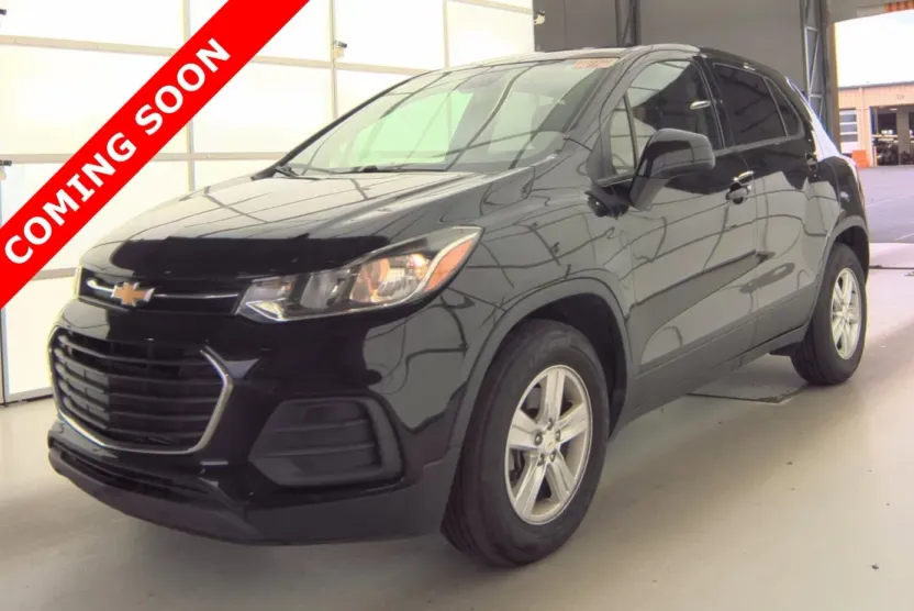 2022 Chevrolet Trax LS photo 1