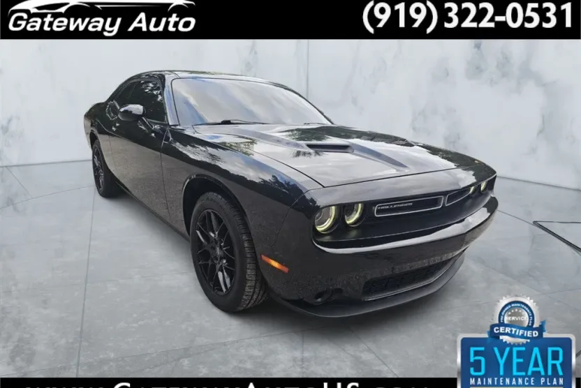 2019 Dodge Challenger SXT photo 1