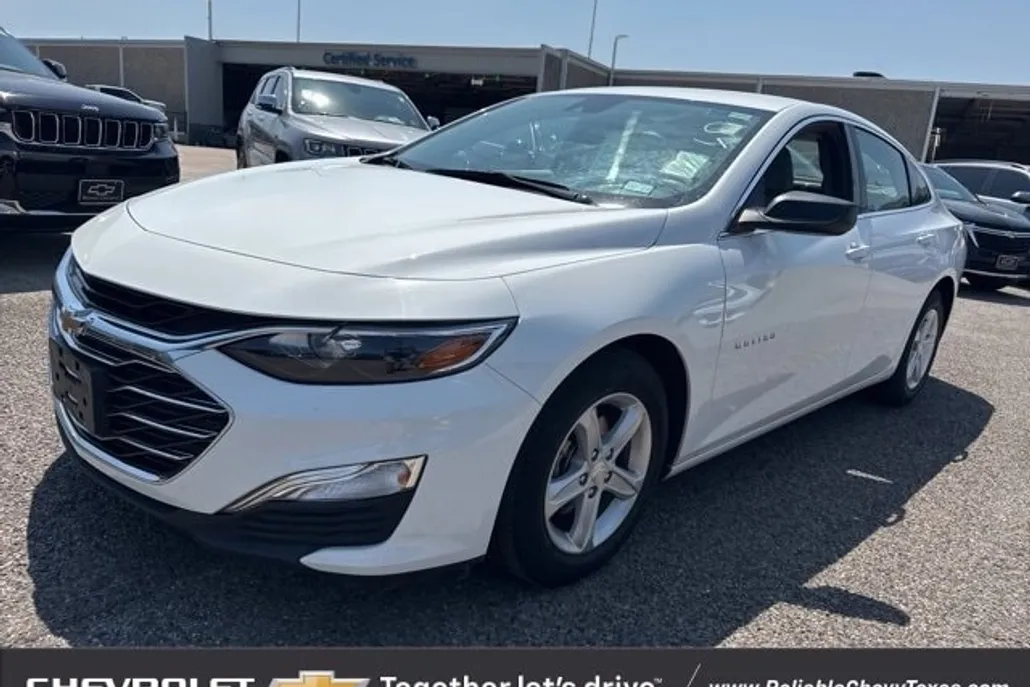2023 Chevrolet Malibu LS photo 1