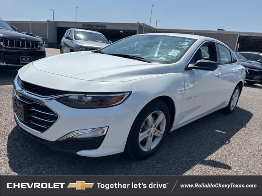 2023 Chevrolet Malibu LS photo 1