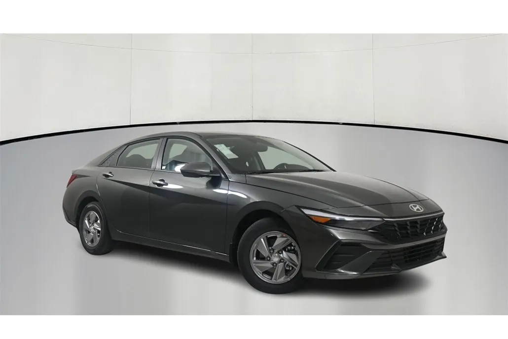 2025 Hyundai Elantra SE photo 1