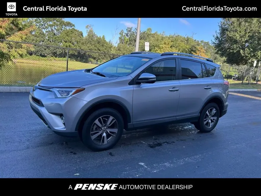 2018 Toyota RAV4 XLE photo 1