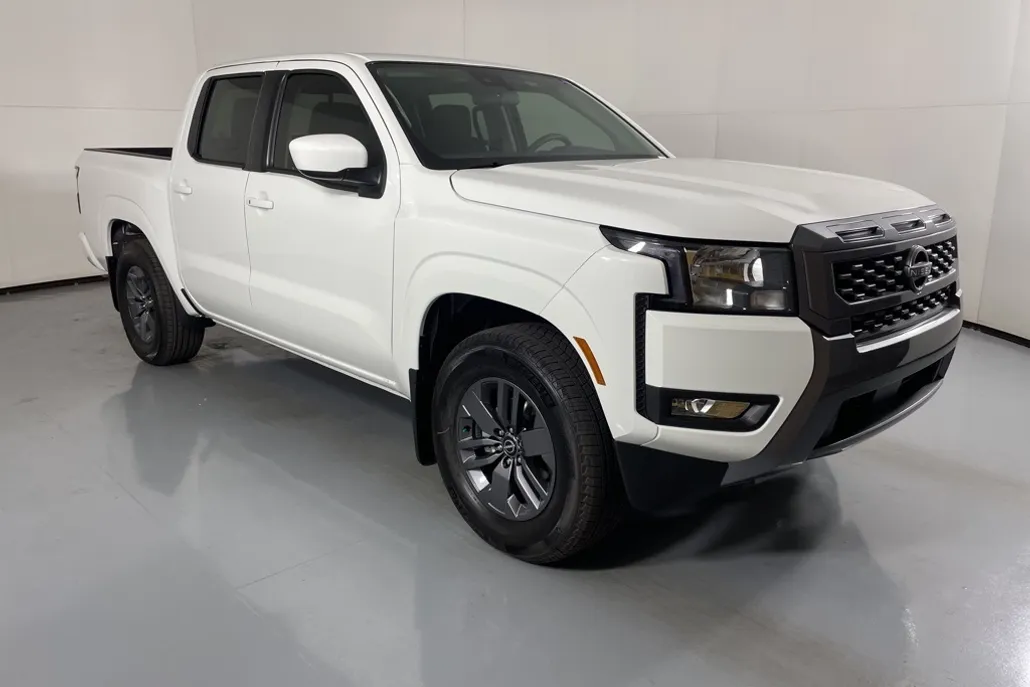 2025 Nissan Frontier Crew Cab SV photo 1