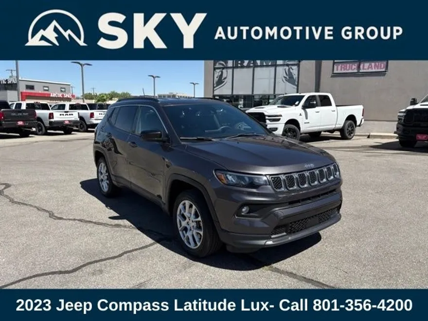 2023 Jeep Compass Latitude Lux photo 1