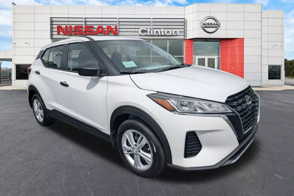 2025 Nissan Kicks Play S photo 1