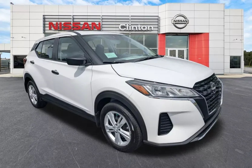 2025 Nissan Kicks Play S photo 1