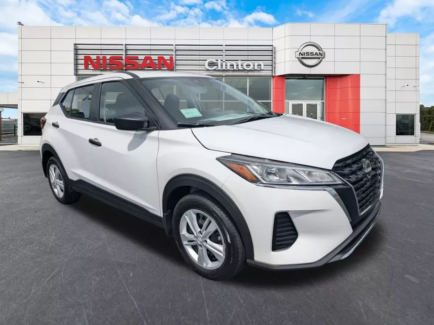 2025 Nissan Kicks Play S photo 1