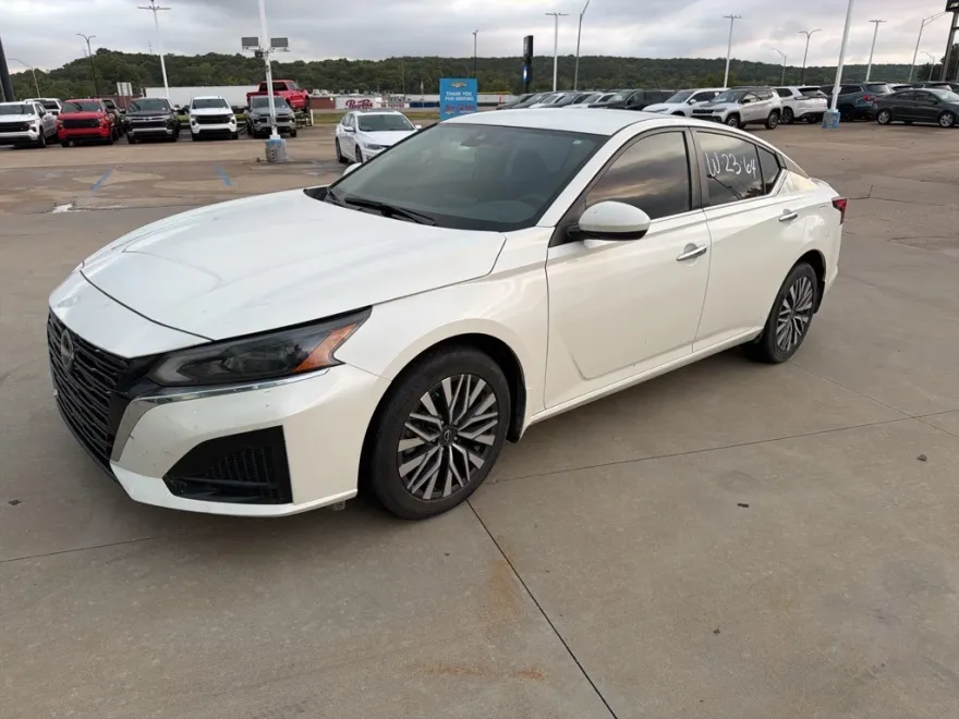 2023 Nissan Altima 2.5 SV photo 1