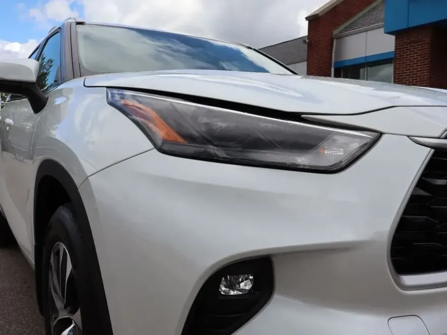 2022 Toyota Highlander XLE photo 1