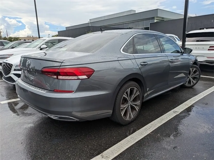 2021 Volkswagen Passat 2.0T SE photo 1