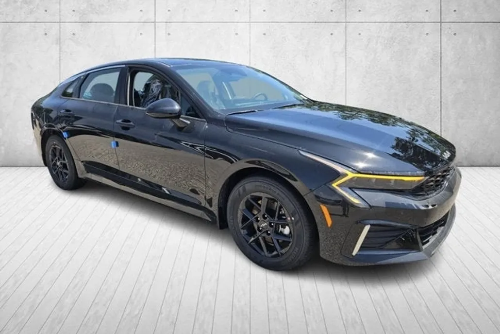 2025 Kia K5 LXS photo 1