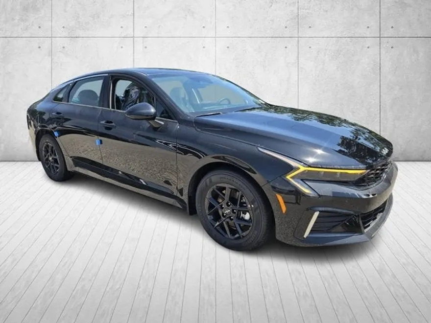 2025 Kia K5 LXS photo 1
