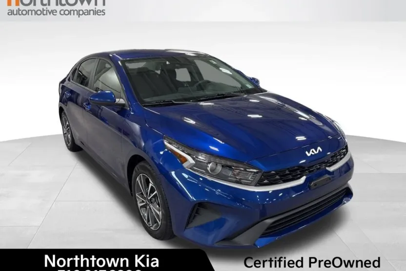 2023 Kia Forte LXS photo 1