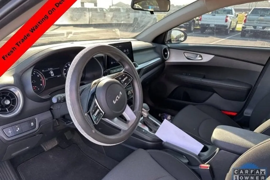 2023 Kia Forte LXS photo 1
