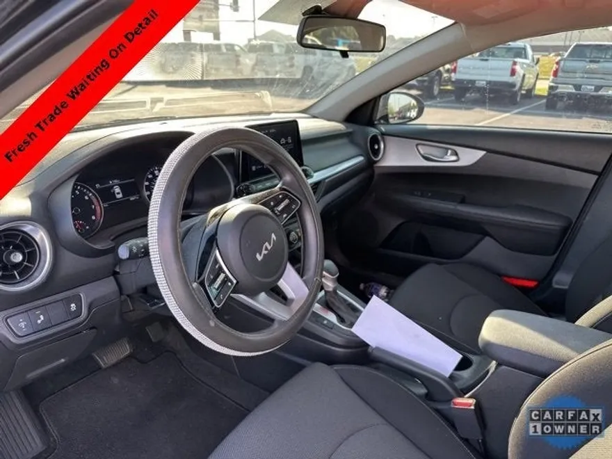 2023 Kia Forte LXS photo 1