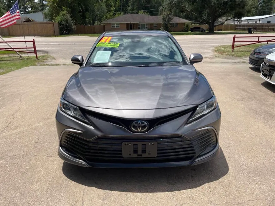 2021 Toyota Camry LE photo 1
