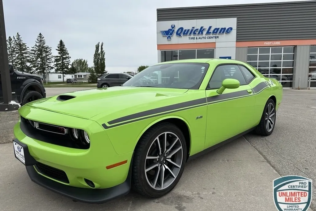 2023 Dodge Challenger R/T photo 1