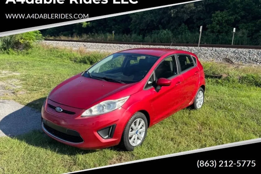 2012 Ford Fiesta SE photo 1