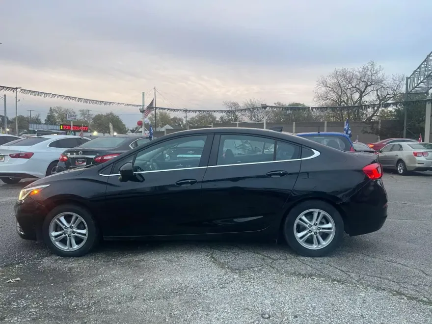 2018 Chevrolet Cruze LT photo 1