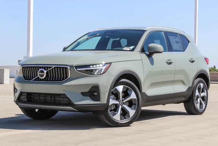2024 Volvo XC40 Plus photo 1