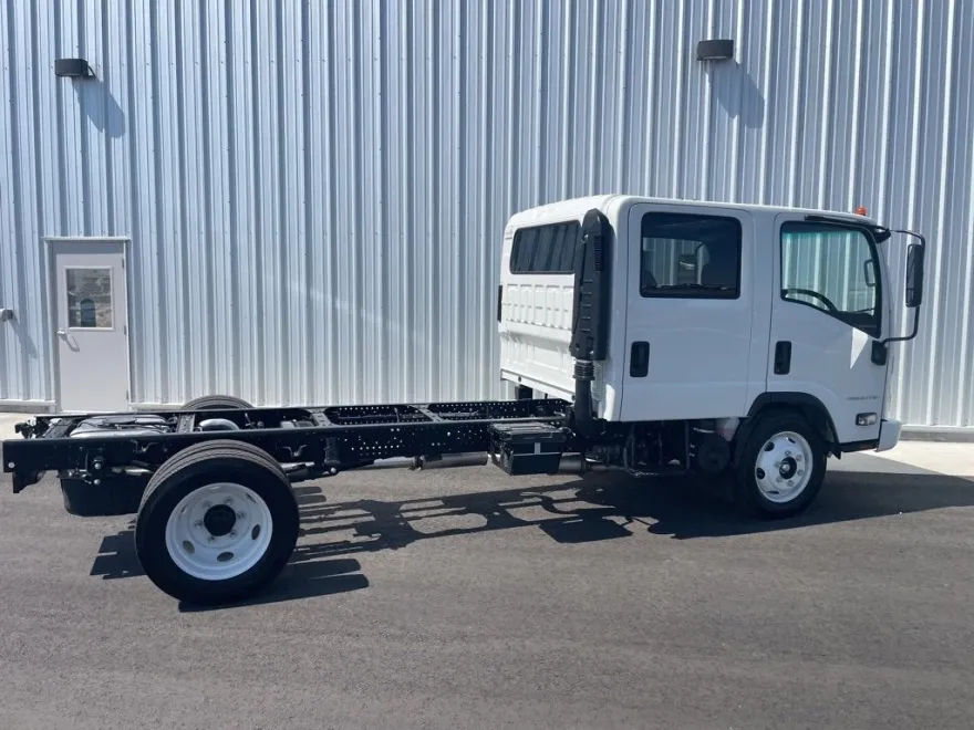 2025 Chevrolet Silverado 4500HD Base photo 1