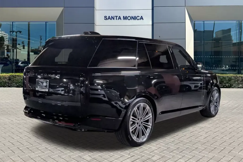 2025 Land Rover Range Rover SE photo 1